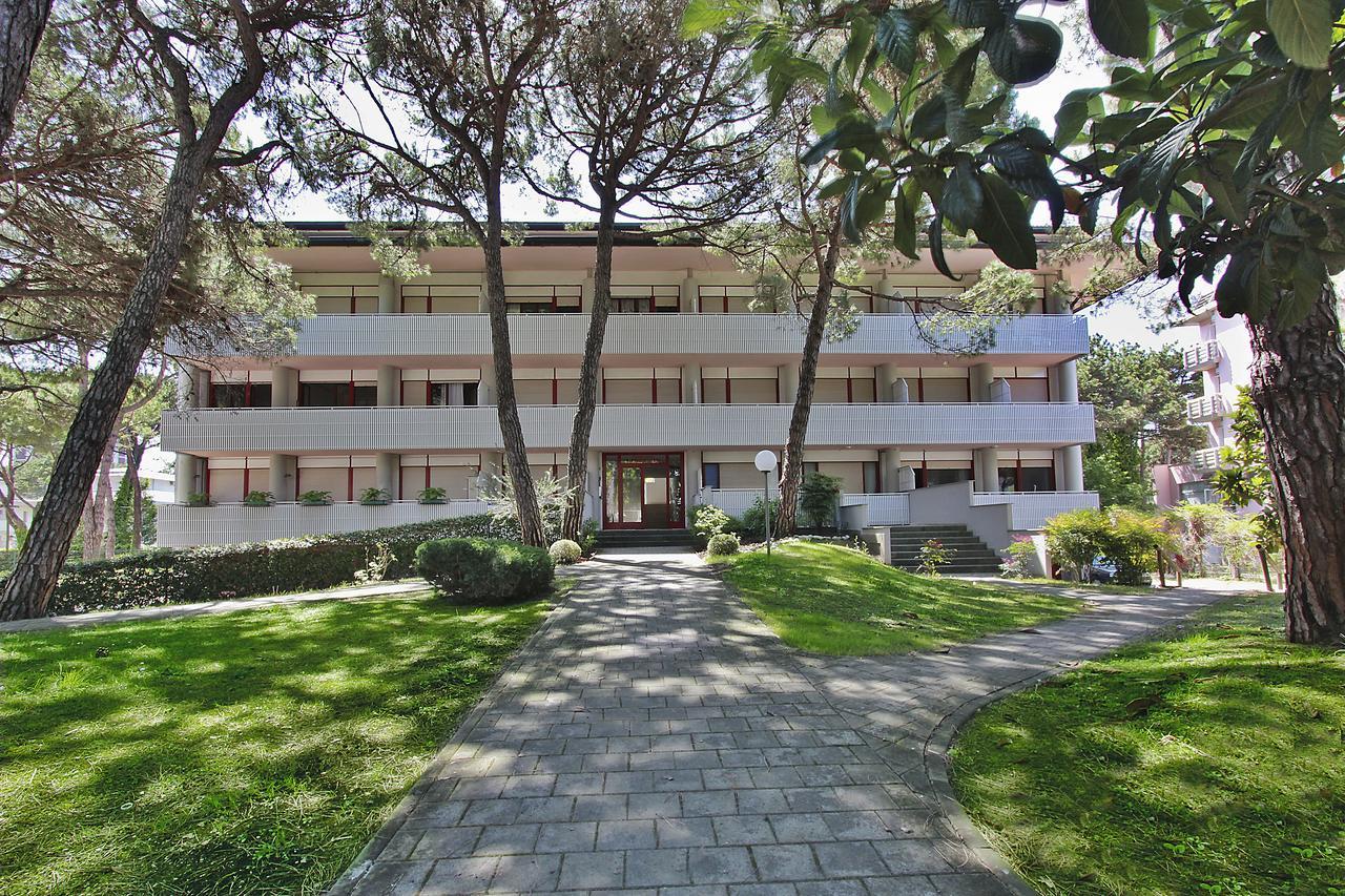 Condominio Libeccio Lignano Sabbiadoro Exteriör bild
